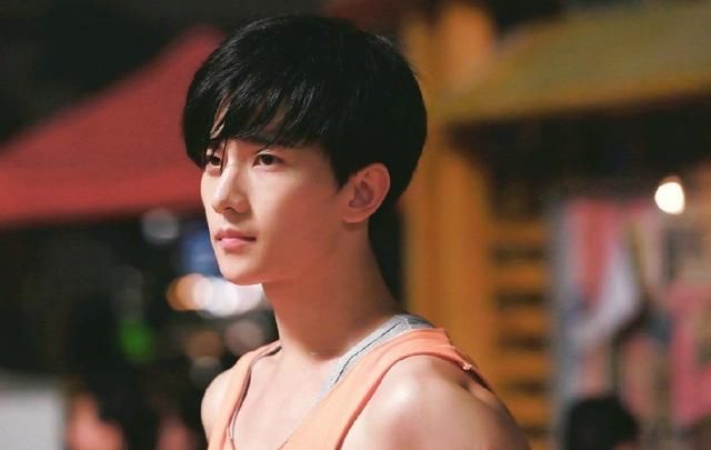 全职高手书迷对杨洋的电视剧十分不满,还进行