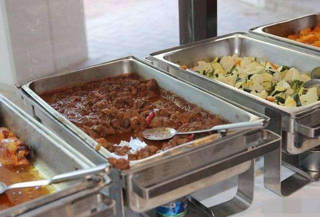 梅西、C罗与国足伙食大对比! 看完就知道为啥