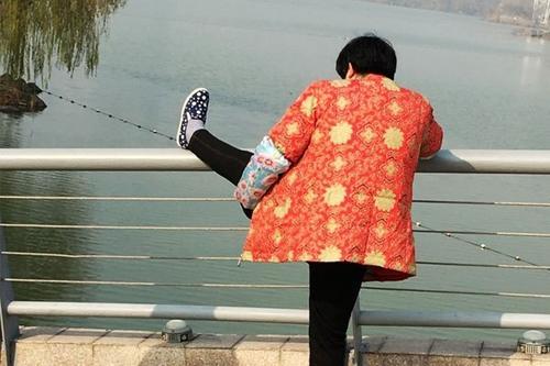 过了45岁,出现失眠、胸闷、出汗怕是更年期到