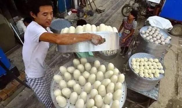 路边小吃摊有多挣钱?你清楚这些小摊的月收入