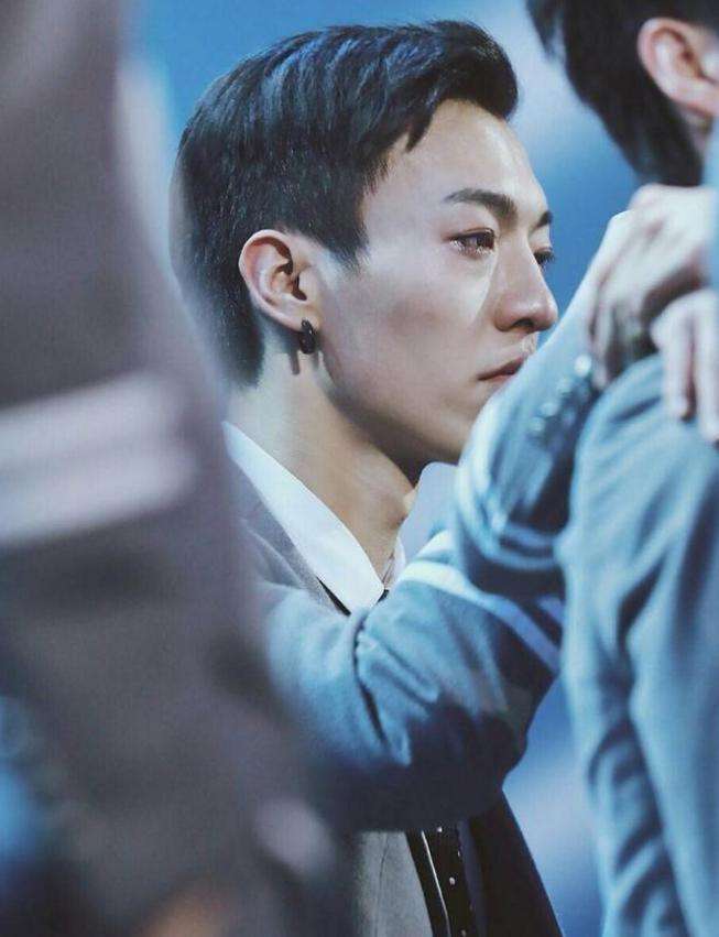 《偶像练习生》忙学业, 陈立农补作业钱正昊准