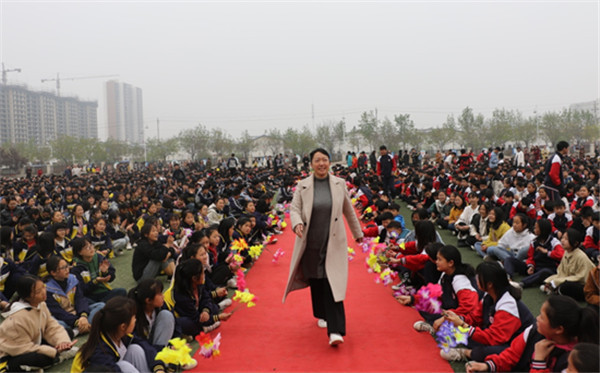 滑县产业集聚区英民中学召开2019年学雷锋总