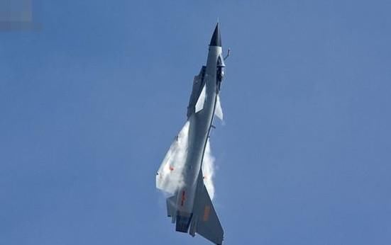 战斗机眼镜蛇机动这个动作有实战意义吗?这