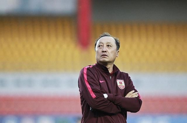 当今中国足球两大土帅相争,李霄鹏教练率先拿