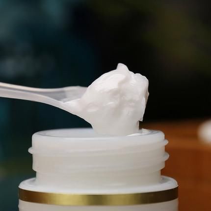 一脸色斑、皮肤焦黄,用酸奶加两粒小胶囊敷脸