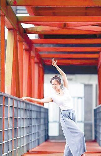 重大女生毕业照:不一样的方式告别大学(图)