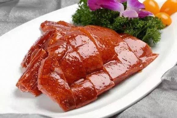 粤菜系里分支众多的一道传统美食——烧鹅