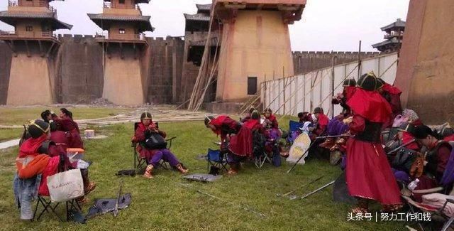 横店影视城群演生存现状:懒汉的天堂,疯子的乐