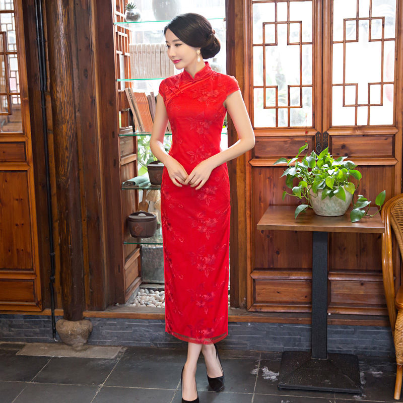 女人的臀又扁又平?学学下面的女人穿旗袍,展现