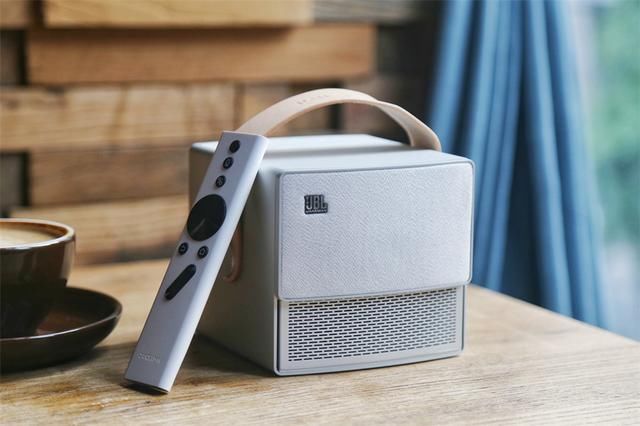 颜值与实力兼具的极米CC极光,荣获2018年iF设计奖