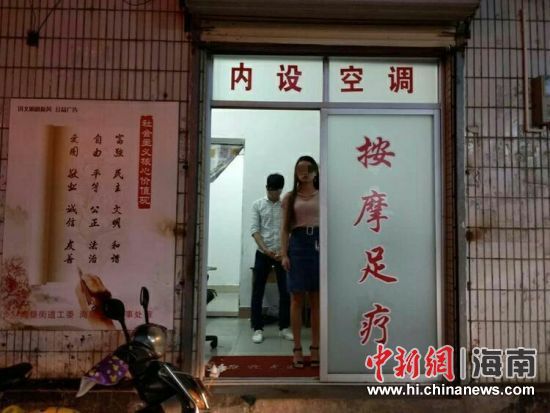 海口警方夜晚突查黄赌毒 查处卖淫嫖娼17起 海口警方夜晚突查黄赌毒 查处卖淫嫖娼17起