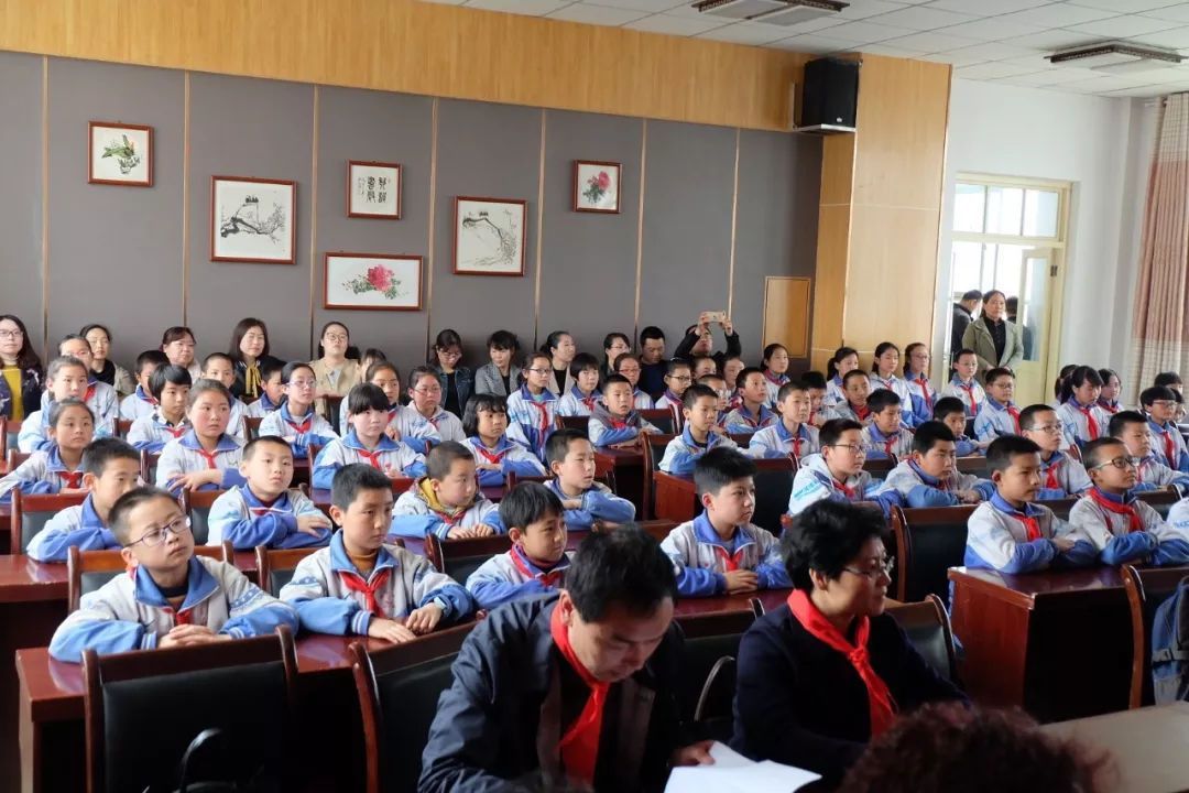 教育扶贫,于若木慈善基金会向秦安兴国二小捐