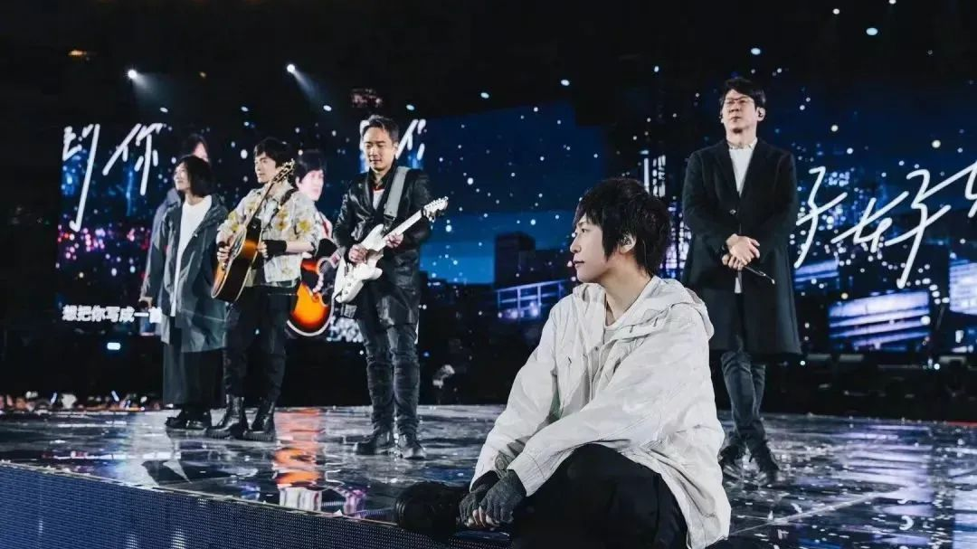 身陷“假唱风波”,五月天主唱阿信:做好自己 身陷“假唱风波”,五月天主唱阿信:做好自己