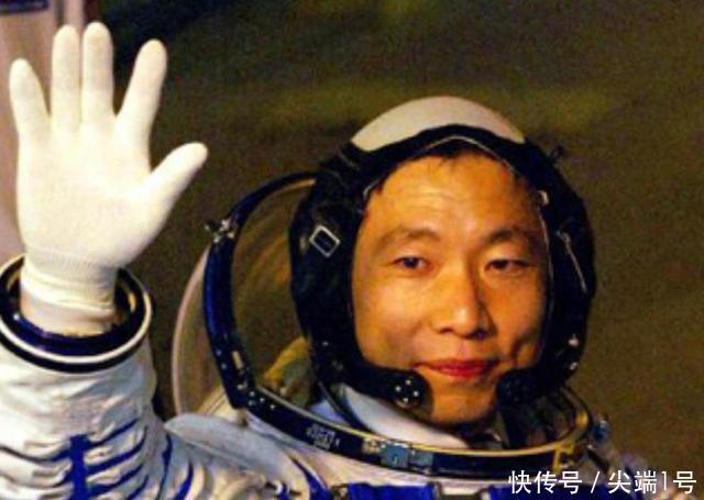 杨利伟太空中中,听到有人敲门,到底是怎么回事