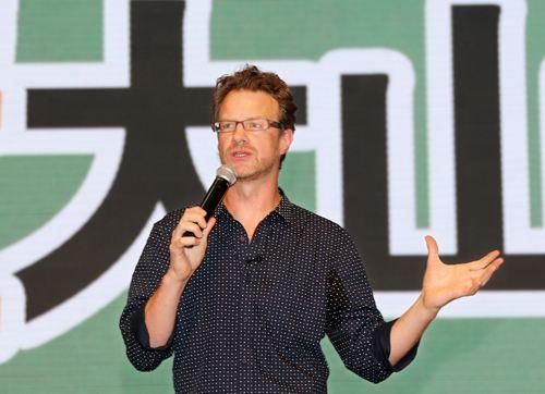 师从姜昆,多次上春晚的老外,娶漂亮的中国媳妇