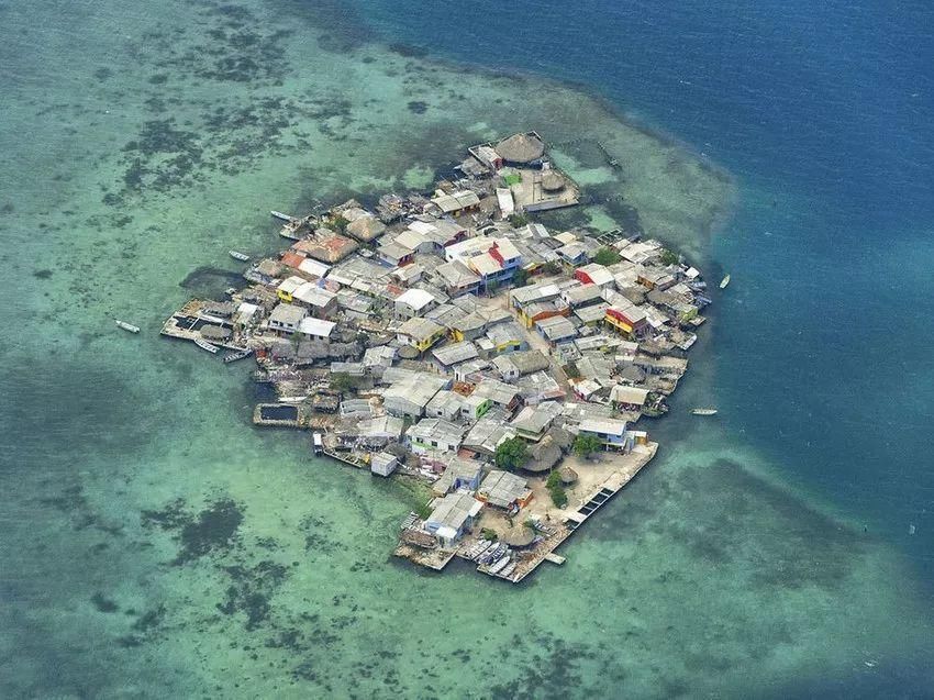全球最拥挤的小岛,没有蚊子和小偷,连死了人都