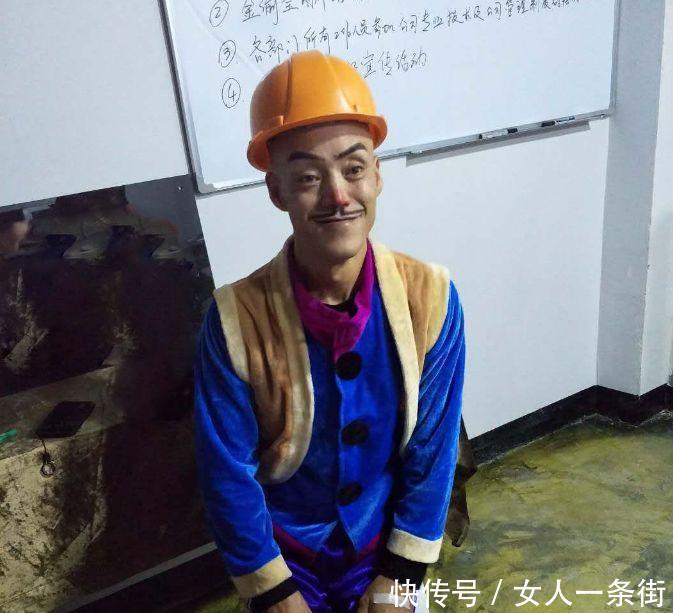 曾因长得丑遭妻子嫌弃, 后因熊出没而成名, 现住别墅娶小20岁娇妻