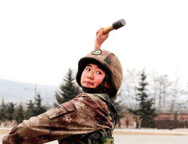 在真实的交战中,扔过来的手榴弹真的能捡起来扔回去吗?