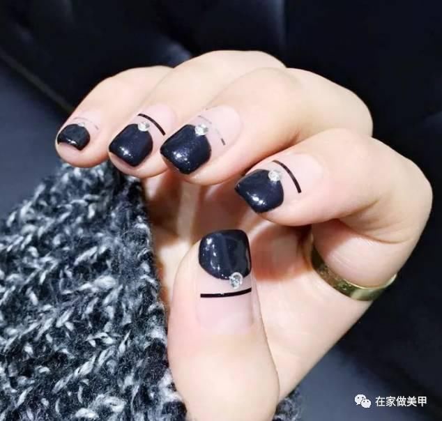 简单大方的长镶钻美甲,快来做美甲吧~