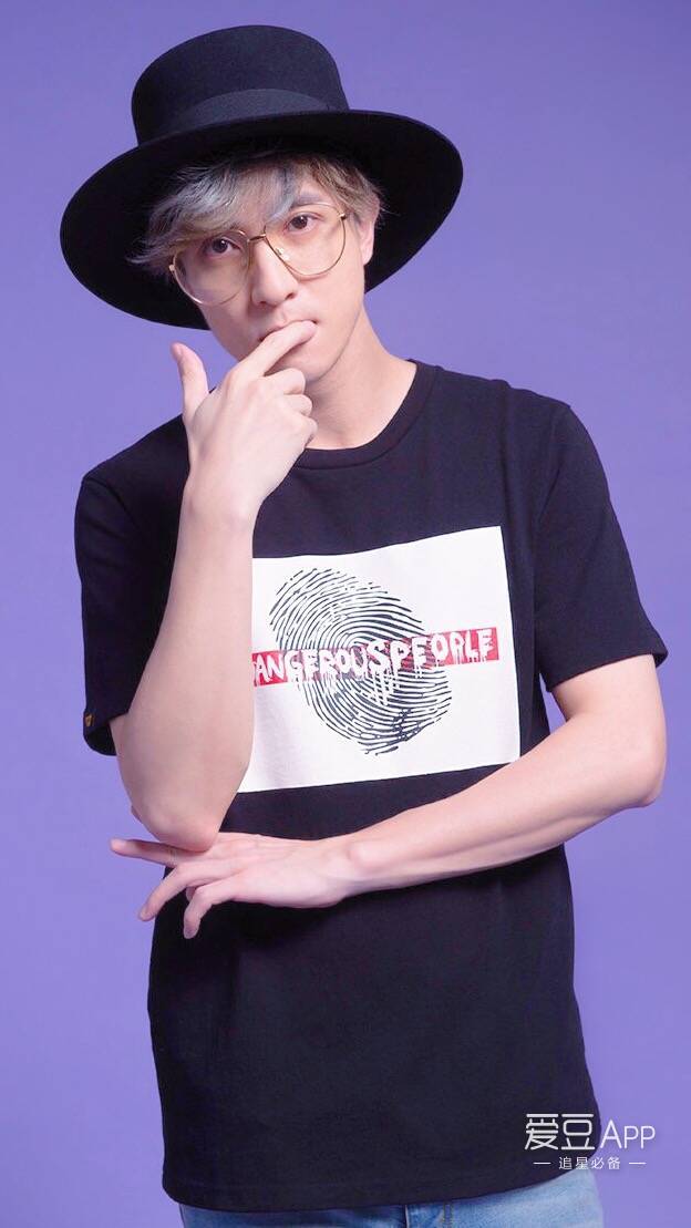 [薛之谦][新闻]170811 tfboys四周年演唱会 暖心陶西老师送花篮祝福