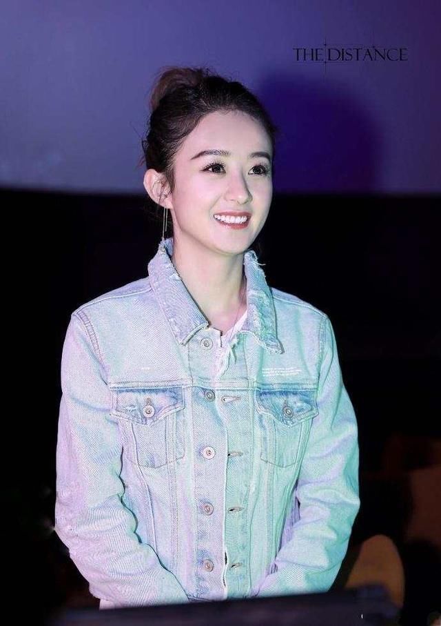 赵丽颖变瘦了, 牛仔裤还要剪掉一大截, 网友: 这