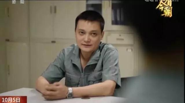 【还看今朝】最深地铁站、轻轨穿楼而过、屋顶开车…重庆,3D立体魔幻之城! 【还看今朝】最深地铁站、轻轨穿楼而过、屋顶开车…重庆,3D立体魔幻之城!