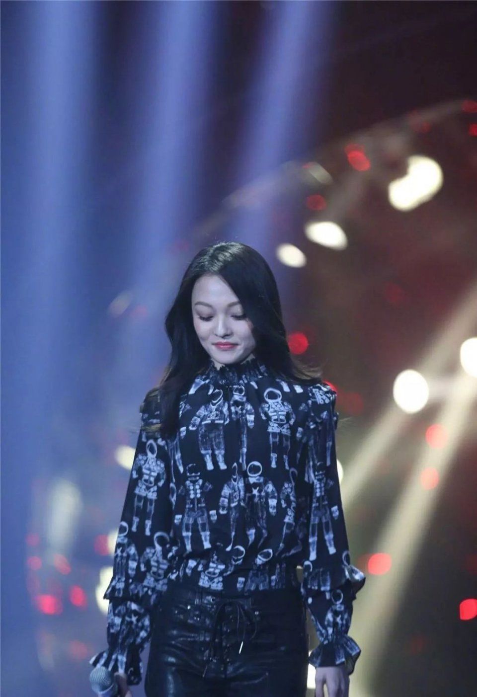 158cm穿成170cm,撞衫baby唐嫣也不输,矮个星