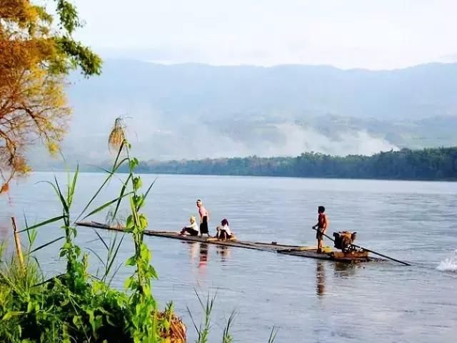 瑞丽 云南和缅甸交界的边陲小镇