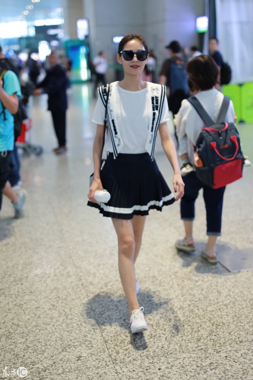 08版《倚天屠龙记》殷素素王媛可现身机场,