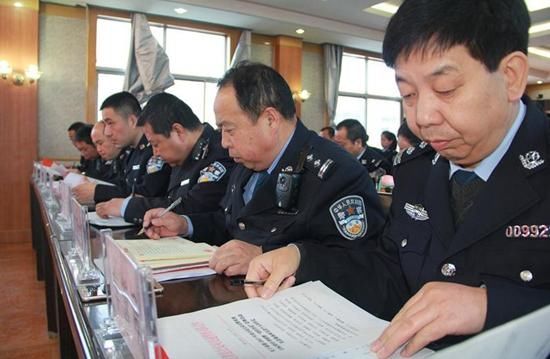 任延军在工作报告中全面回顾总结了2017年全县公安交