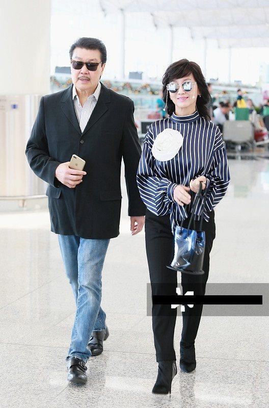 赵雅芝戴上了老奶奶眼镜,网友:不老女神终于