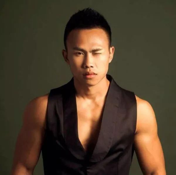 最新!解放军拳王周志鹏签约峨眉传奇,只想与