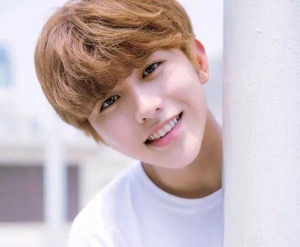 蔡徐坤是谁?最近比鹿晗还火!《偶像练习生》赶