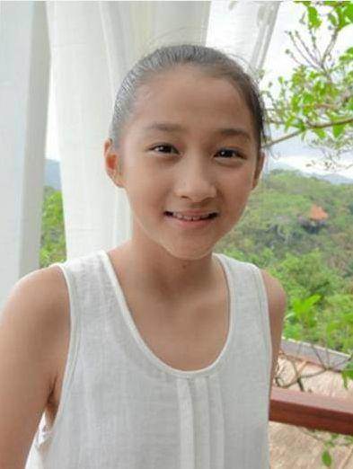 看看鹿晗、迪丽热巴的学生照,再看看baby的,这