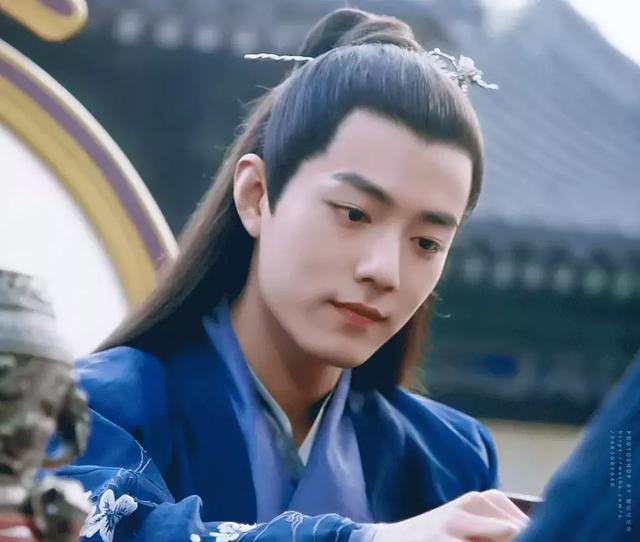 肖战除了高颜值还有这个！他的衣品堪称男生穿搭典范！