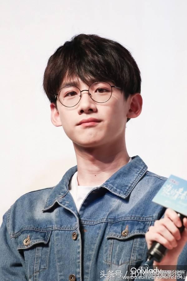 娱乐圈这些明星都是高度近视眼,尤其迪丽热巴