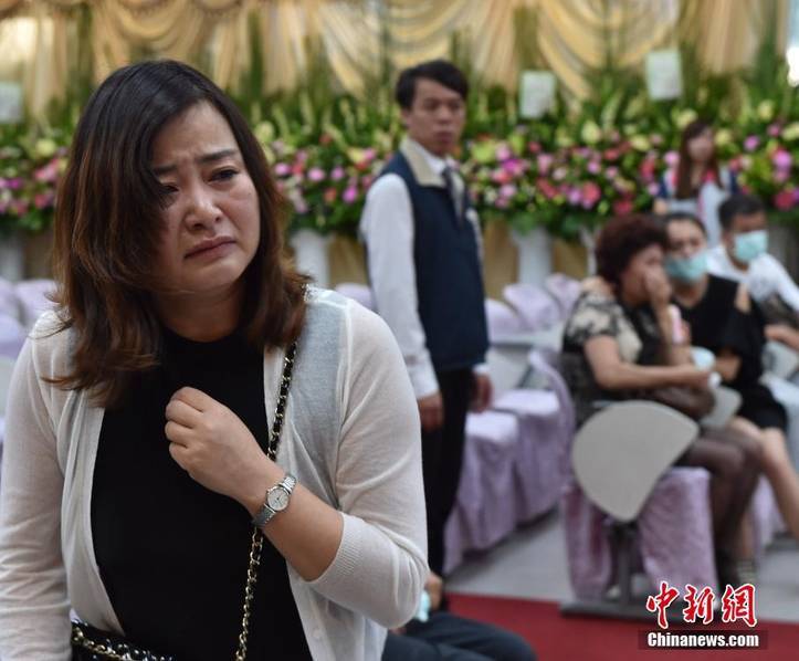 但游览车业主辩称“一切合法”。台湾资深大客车司机透露，装暗锁是业界“不能说的秘密”，按法令规定安全门不得上锁，但游览车常发生行窃，为防小偷不得不在安全门上加一道锁。