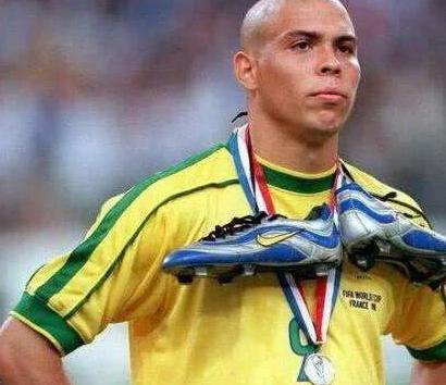 罗纳尔多98世界杯决赛前到底发生了什么?