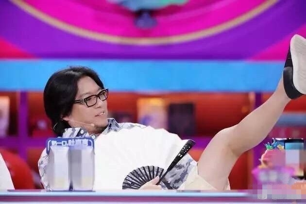 高晓松回应其美腿走红 自信称自己双腿炯炯有神