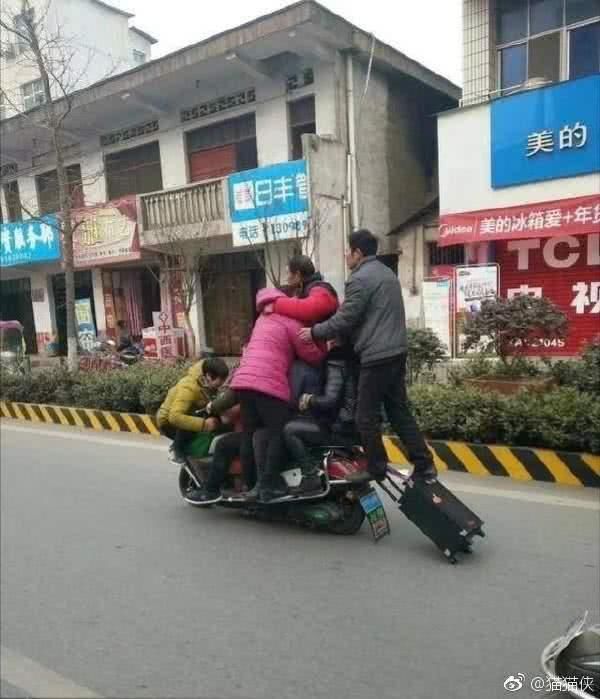 幽默段子:无聊给10086客服打电话,结果收到陌