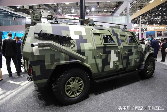 最新款军用版东风猛士,北京车展实拍,长这么大