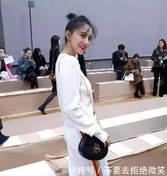 穿搭高圆圆穿一字肩开叉裙, 一不小心成了穿一