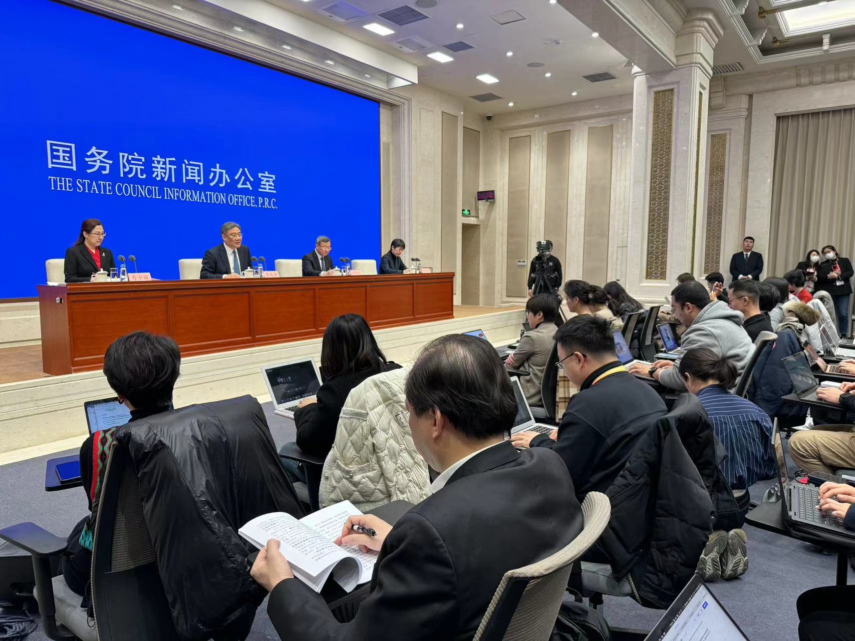 商务部：将推动汽车、家电等以旧换新，作为今年促消费的一个重点_北京时间新闻