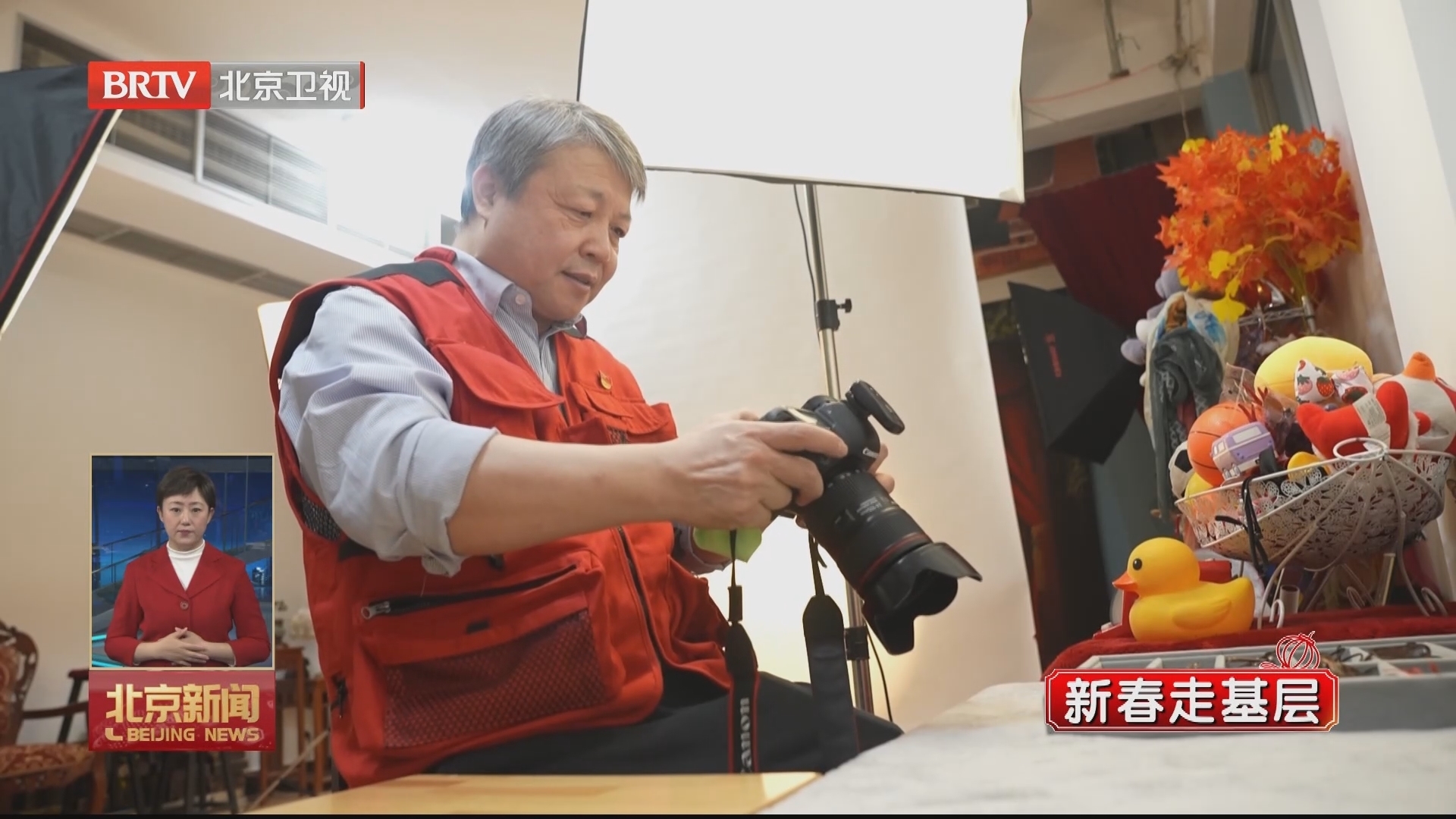 新春走基层丨特技摄影大师王新的全家福