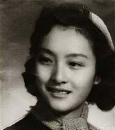 青楼接过客,国外留过学,离婚后带四女,靠一菜馆