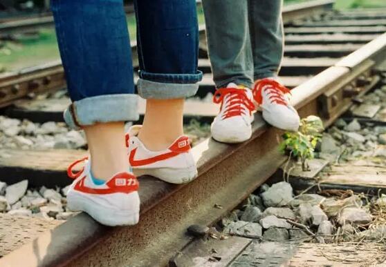 回力鞋再流行 港媒:中国传统本土品牌焕发新生