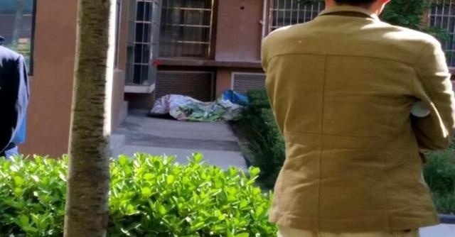 年轻妈妈抱10个月大的婴儿坠楼双亡 事发前疑与家人起争执 年轻妈妈抱10个月大的婴儿坠楼双亡 事发前疑与家人起争执