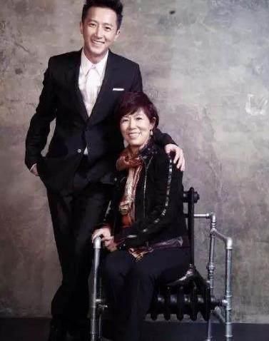 明星和妈妈合影:千玺,郑爽,杨洋,李易峰,杨幂,谁