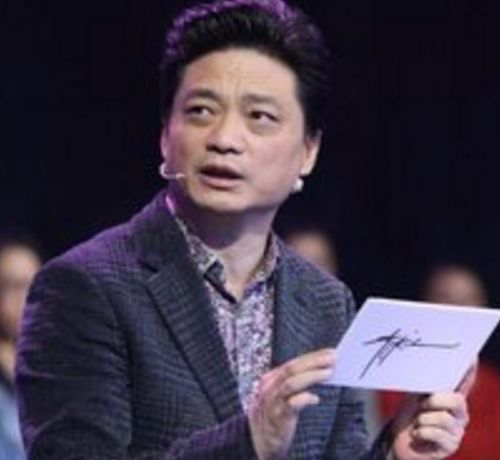 崔永元保护伞曝光,冯小刚都要腿软,难怪范冰