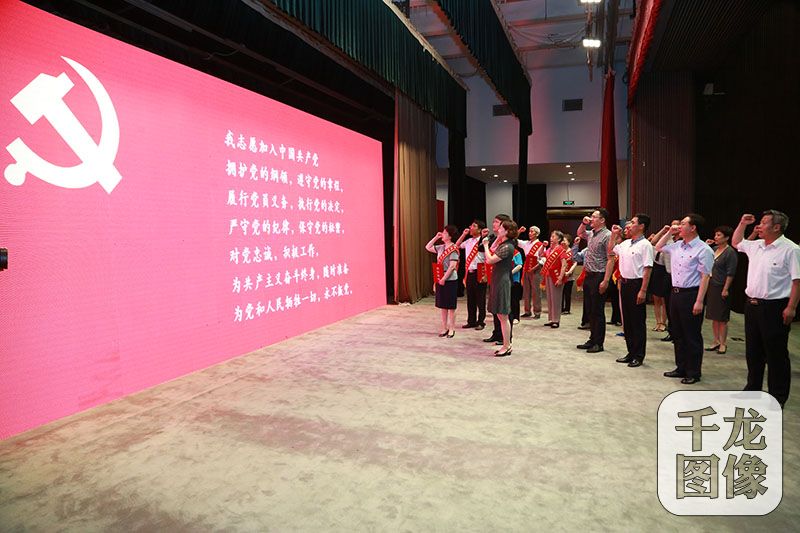 北京亚运村街道居民为200余名身边党员点赞